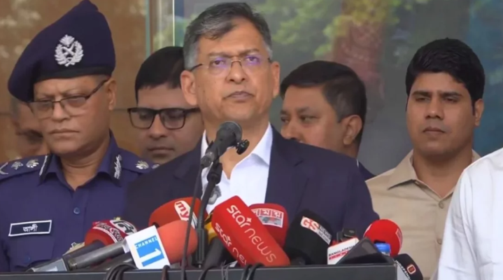 লুট হওয়া ও অবৈধ অস্ত্র উদ্ধারে বিশেষ ইউনিট, তথ্যদাতাকে ২ লাখ টাকা পুরস্কার: স্বরাষ্ট্রমন্ত্রী